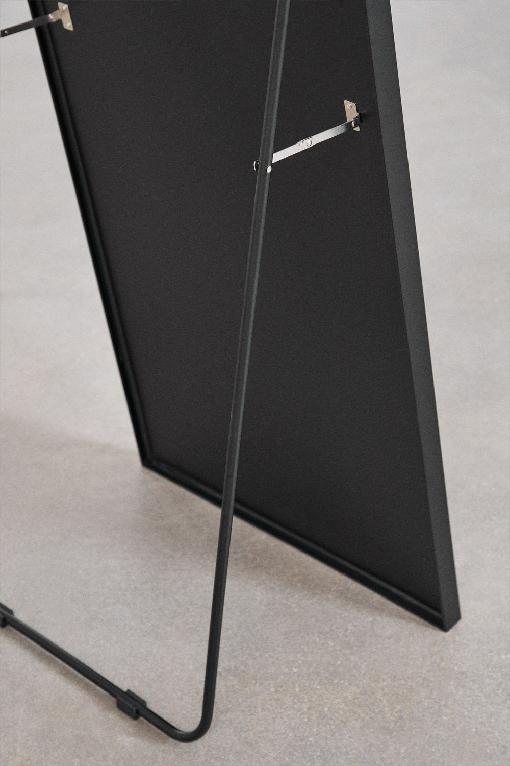 Aluminum Wall Mirror Elyra